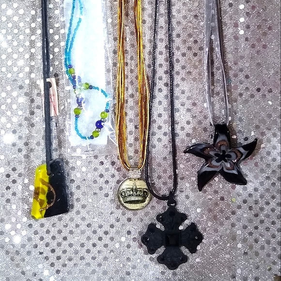 Murano Glass Pendant on Beaded Necklace Chains - Picture 7 of 10